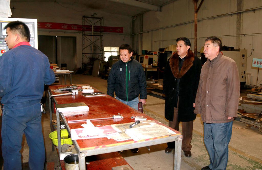 兰州科技职业学院领导慰问在岗教职工督查安全工作1.jpg
